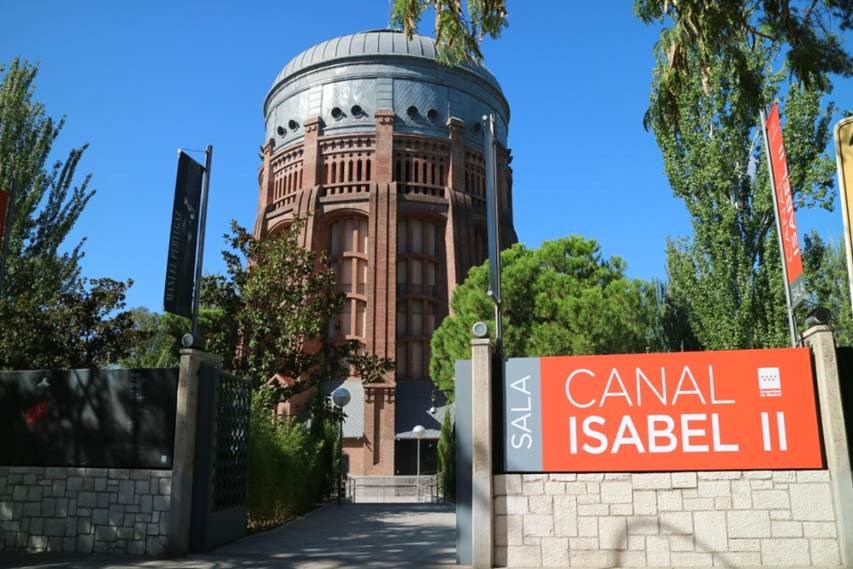 Optoma projectors chosen for exhibition of Spain’s most influential fashion designer