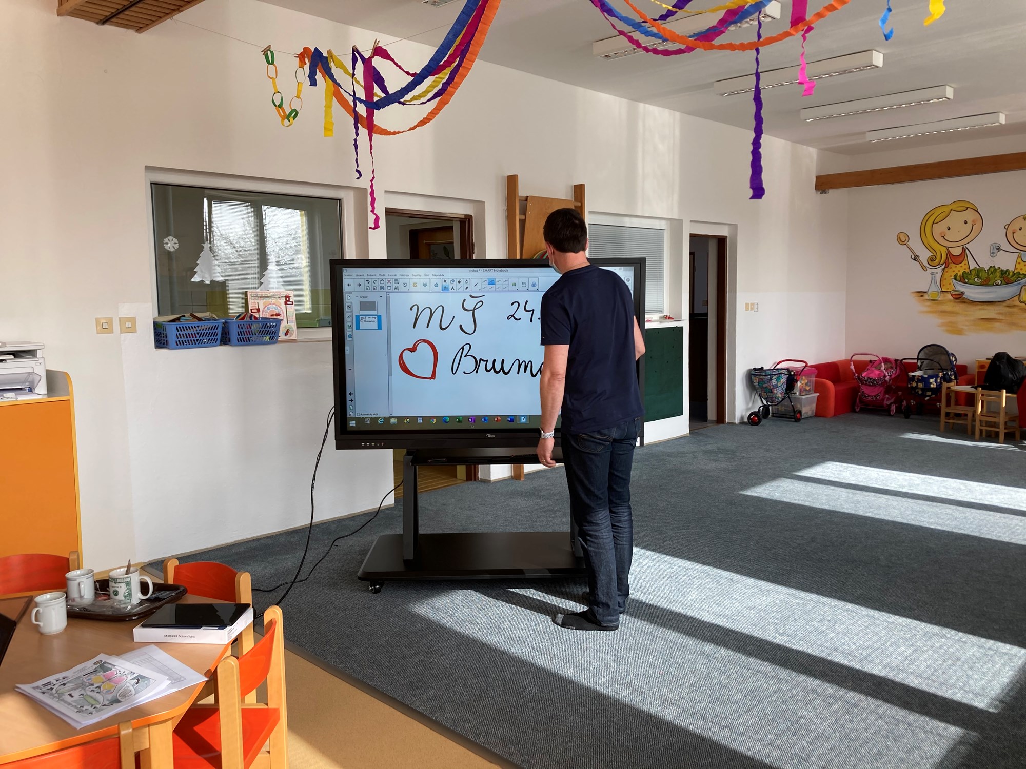 Brumovice elementary school and kindergarten selects an Optoma interactive display